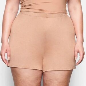 SKIMS SLEEP SHORT LIMITED EDITION: OCHRE XS